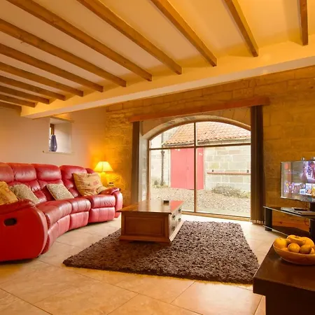 Spangle Cottage, Borrowby Farm *